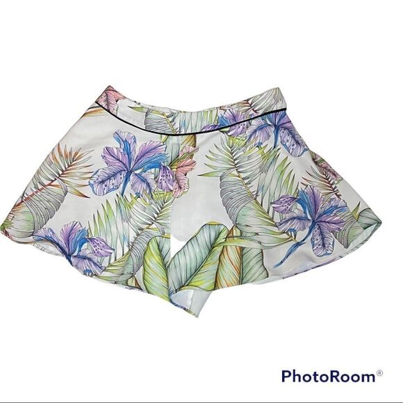 DO+BE Floral Print Shorts   - Picture 1 of 2